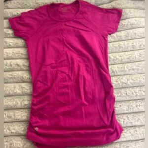 Woman’s Athleta scrunch shirt size small